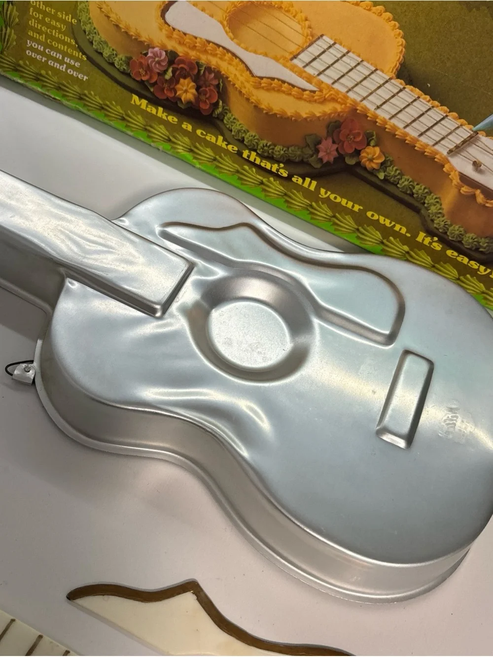 1974 Wilton Guitar Aluminum 3-D Birthday Cake Pan With Pieces & Box! Never Used